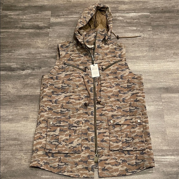 Anatomie Size Medium camouflage Hooded Vest - Picture 1 of 2